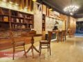 محیط داخلی و کتابخانه کافه رسپینا