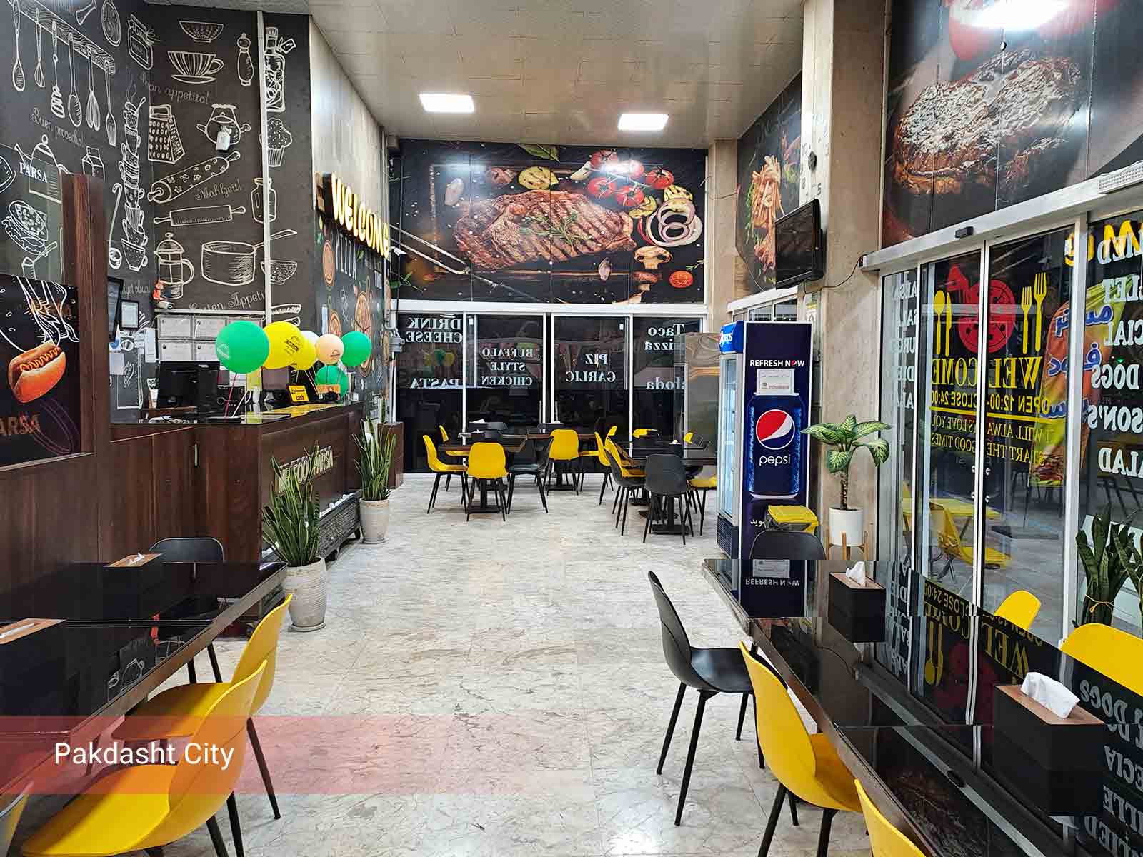 محیط داخلی کافه فست فود مستر پارسا پاکدشت